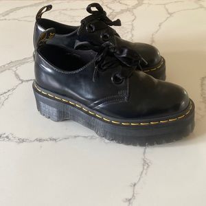 Dr. Martens Holly boot 7 AirWair bouncing soles black with silk ribbon laces